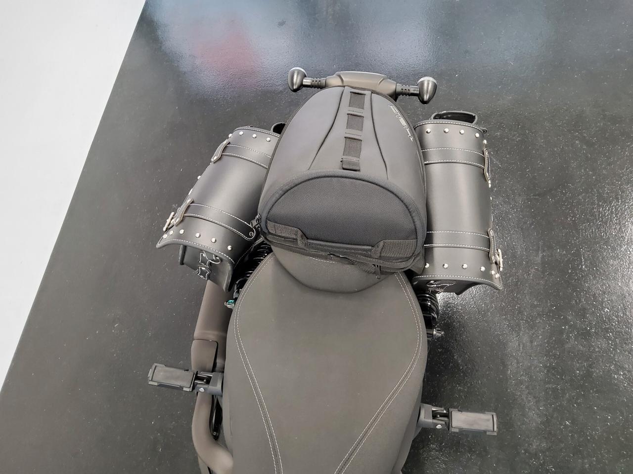 Benda Motorcycles Chinchilla 500 borse laterali incluse