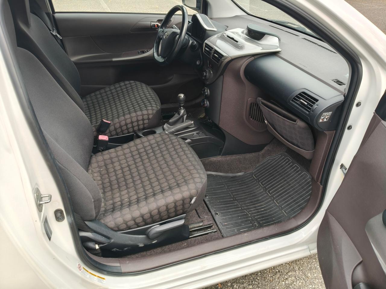 Toyota iQ 1.0 Sol