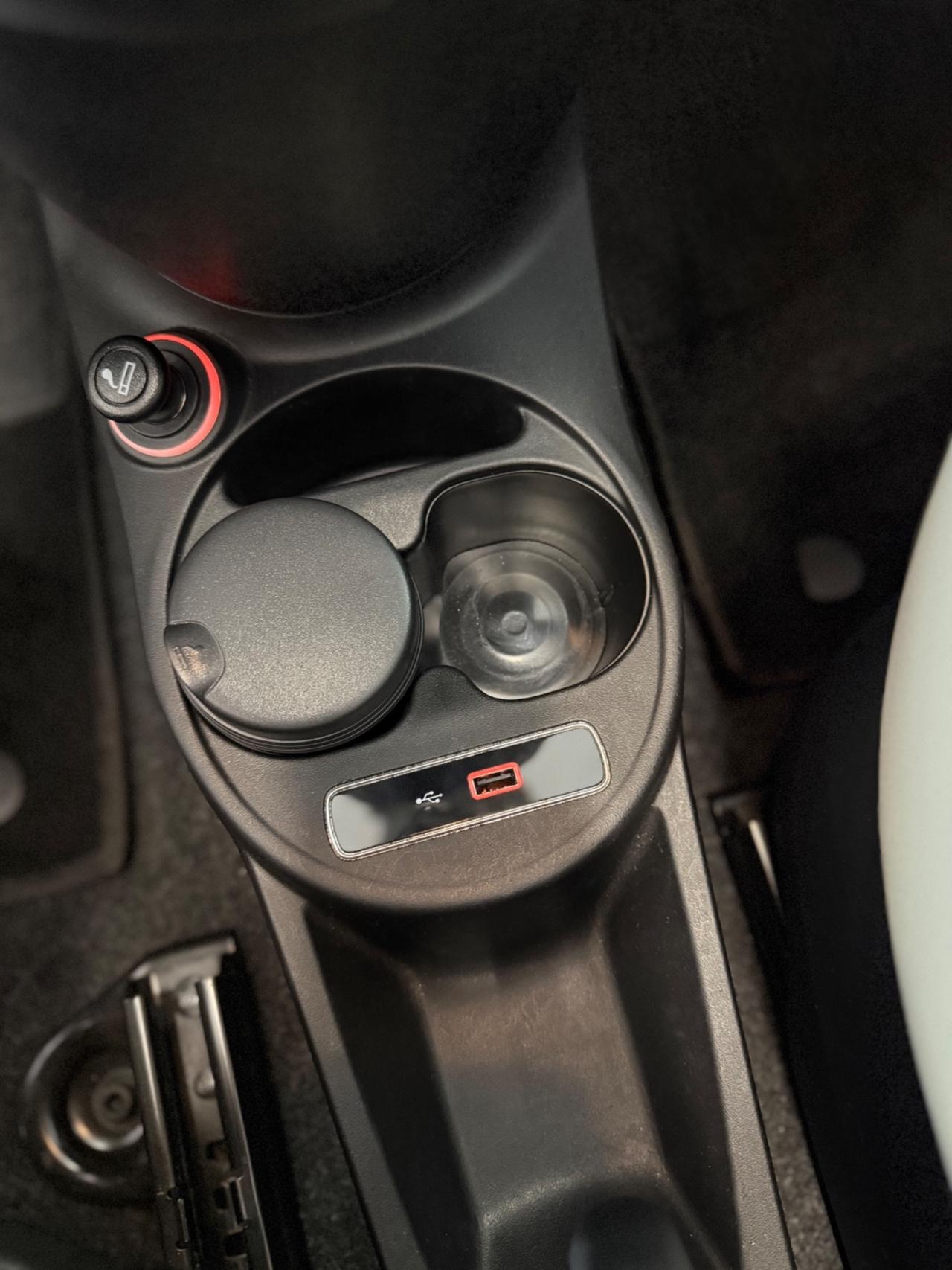 Fiat 500 C 1.0 Hybrid DOLCEVITA 06/2020 Neopatentati