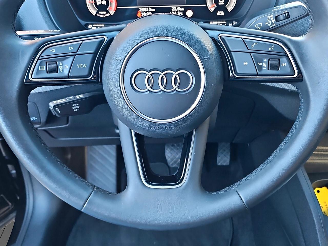 Audi Q2 35 TDI S LINE Identity Black