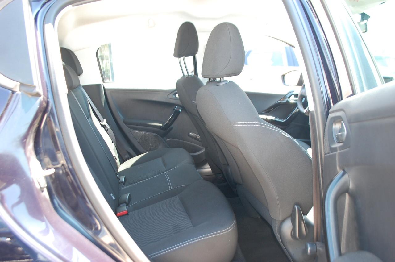 Peugeot 208 5p 1.2 puretech Active gpl 82CV Uff Italy Lega USB