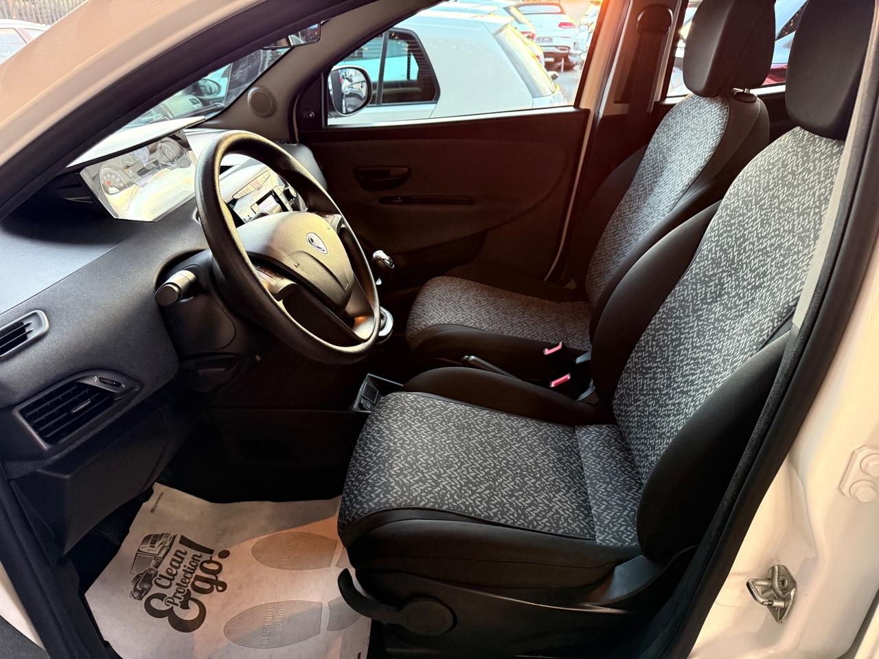 Lancia Ypsilon 1.0 FireFly 5 porte S&S Hybrid Ecochic A. Ferretti