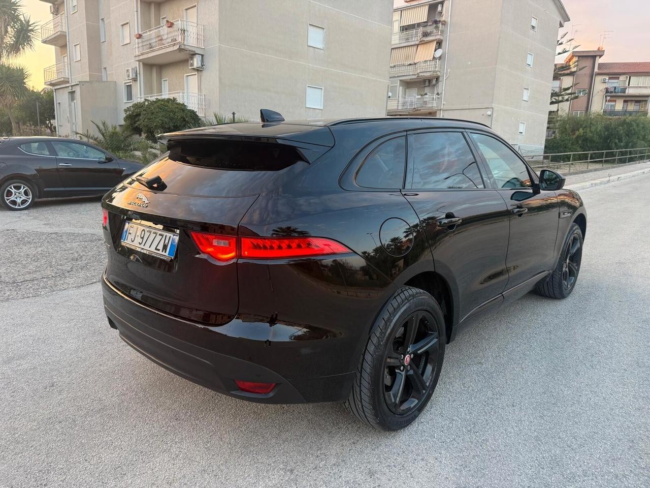 Jaguar F-Pace 2.0 D 180 CV AWD R-Sport