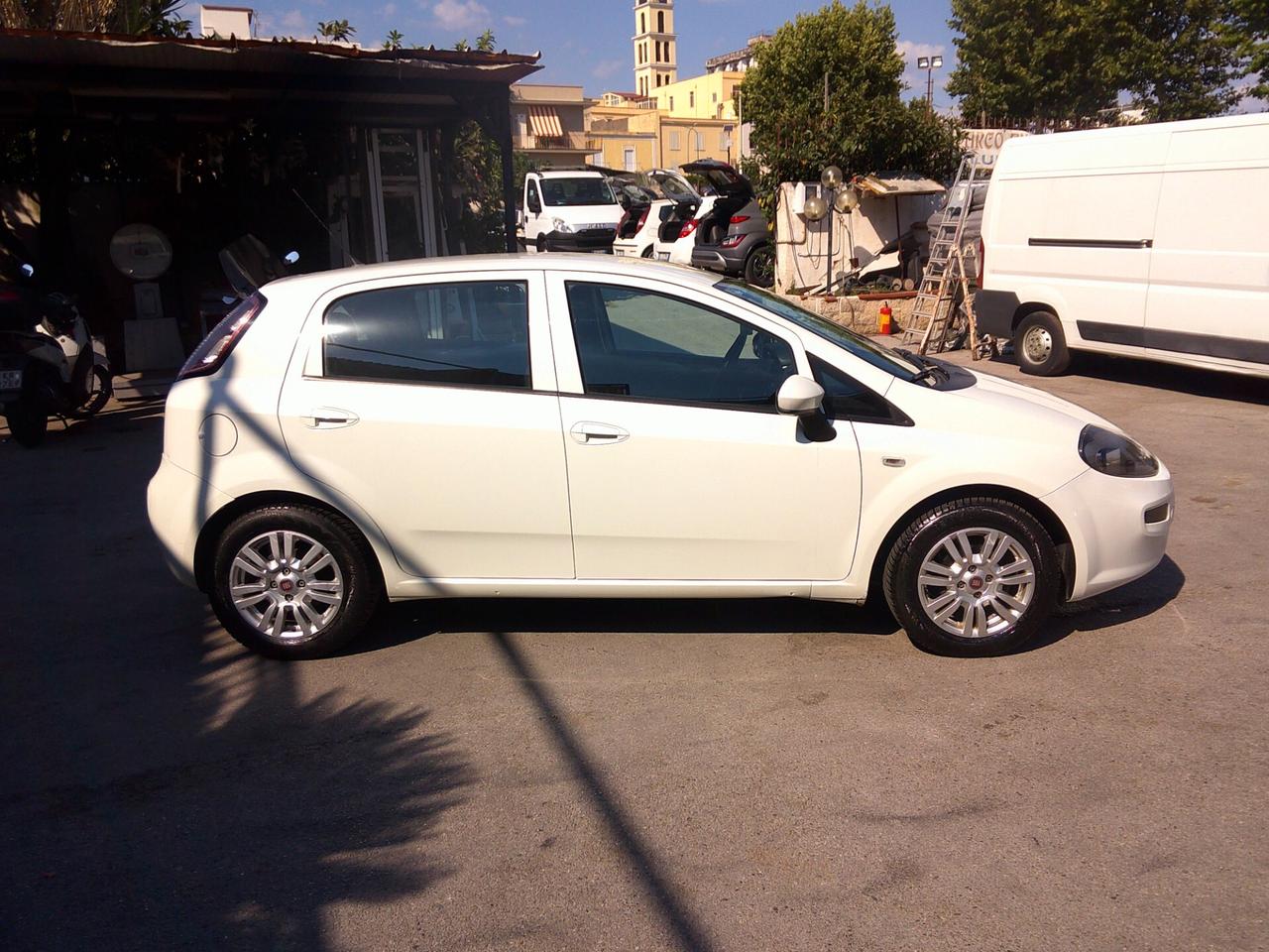 Fiat Punto 1.3 MJT II 75 CV 5 porte Lounge 15