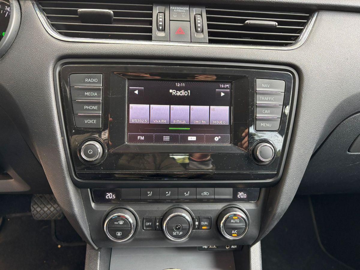 Skoda Octavia 1.6 TDI 105cv DSG Ambition Wagon