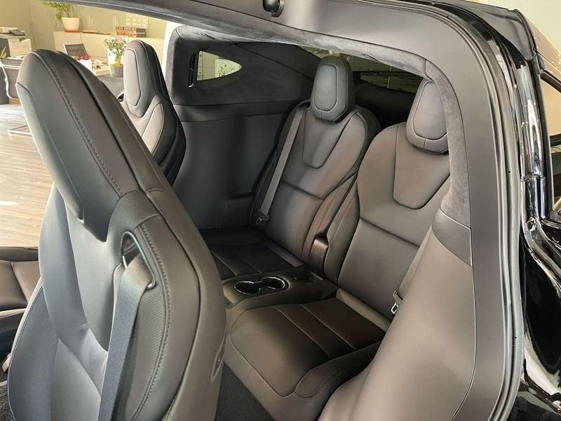 Tesla Model X Plaid 6 Posti