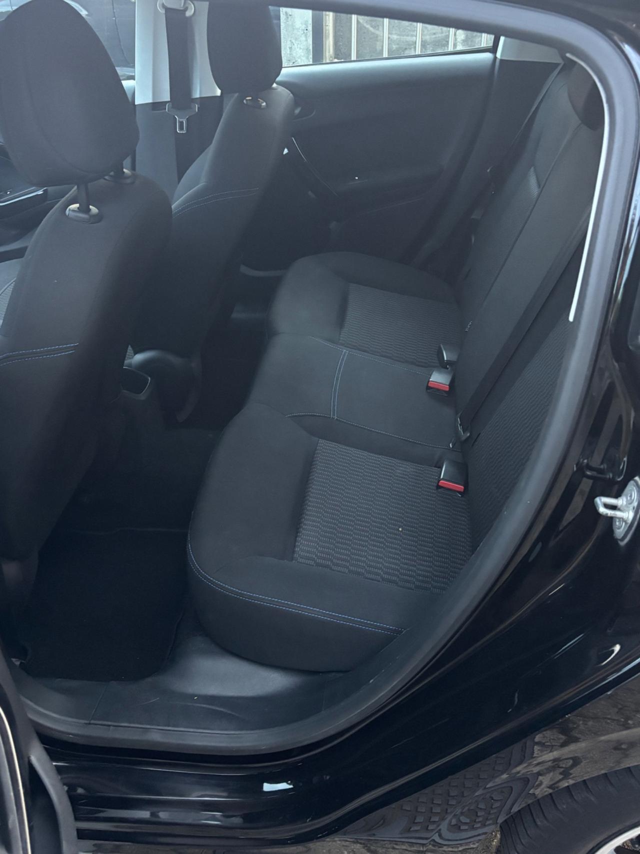 Peugeot 208 PureTech 82 5 porte Allure