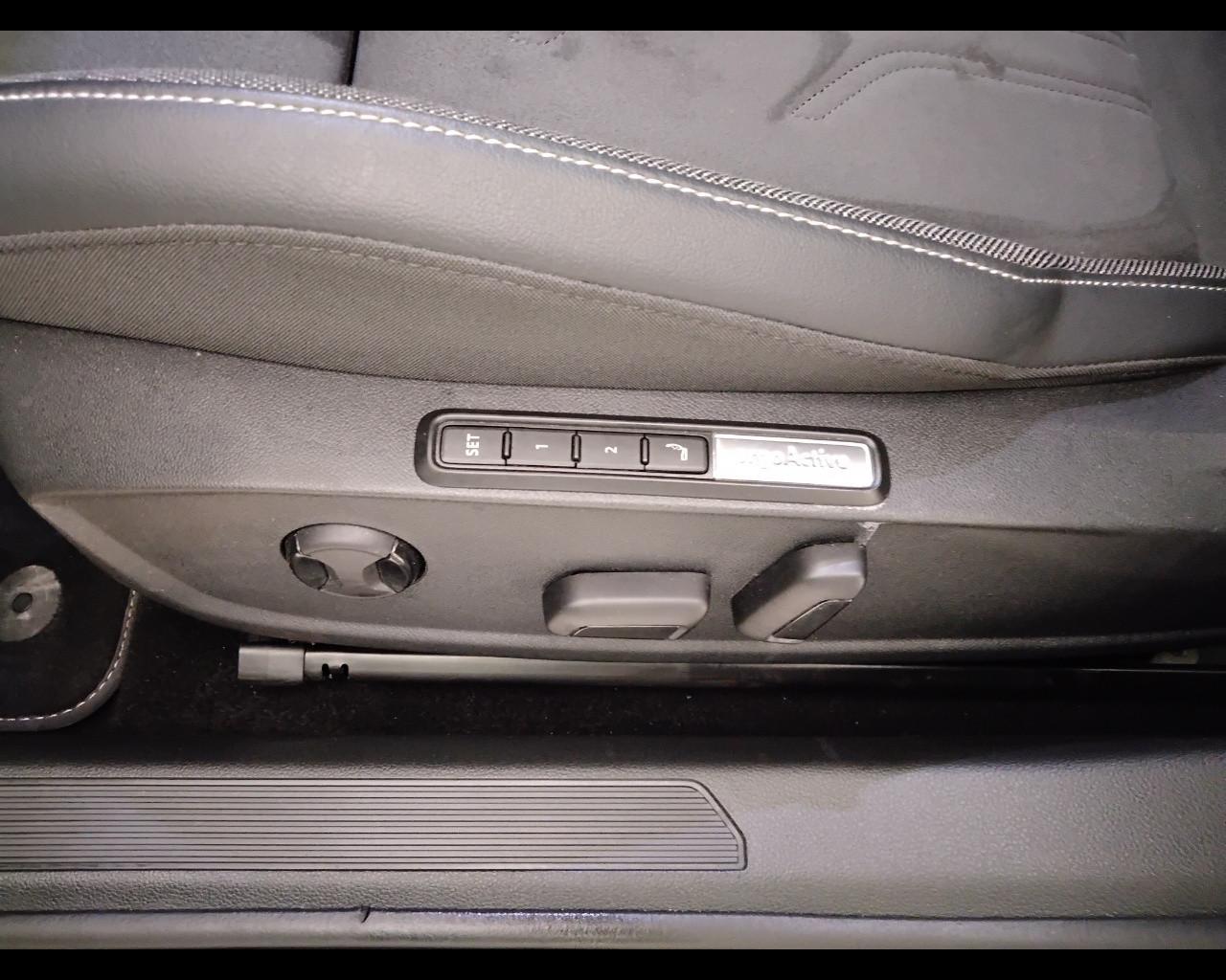 VOLKSWAGEN Golf VIII 2024 - Golf 2.0 tdi Life 150cv dsg