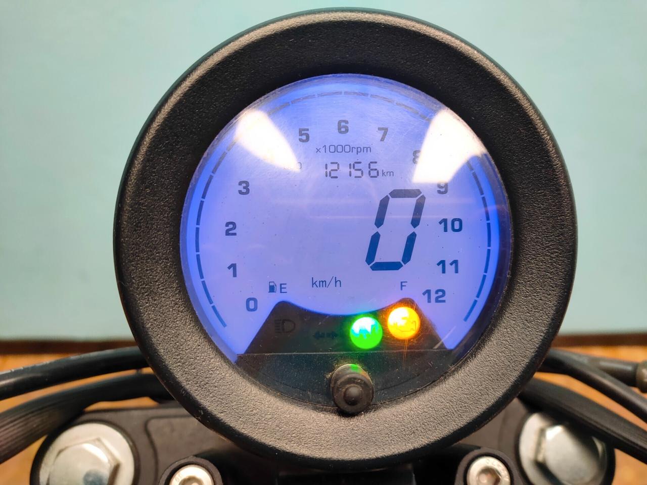 Keeway K-Light 125: personalità e maneggevolezza