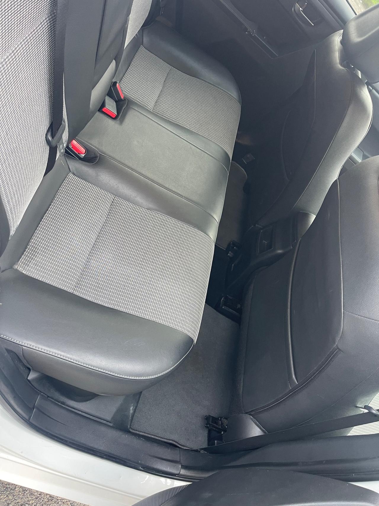 Toyota Auris 1.8 Hybrid Lounge