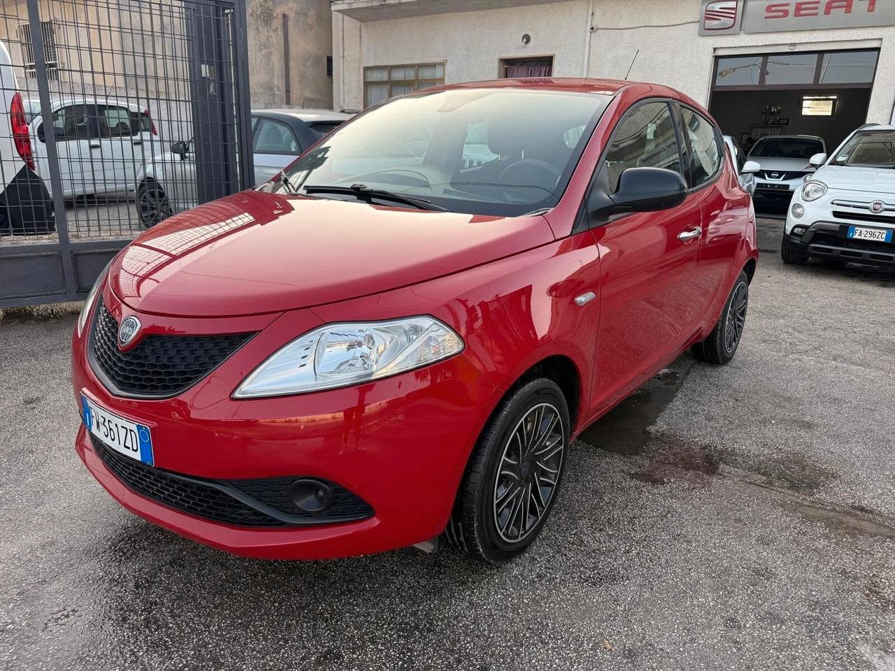 Lancia Ypsilon 1.2 69 CV 5 porte Gold