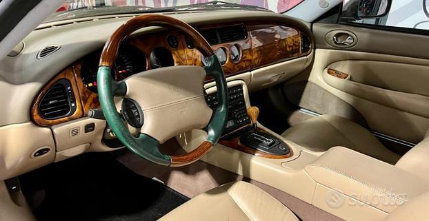 JAGUAR XK8 4.2 Coupé