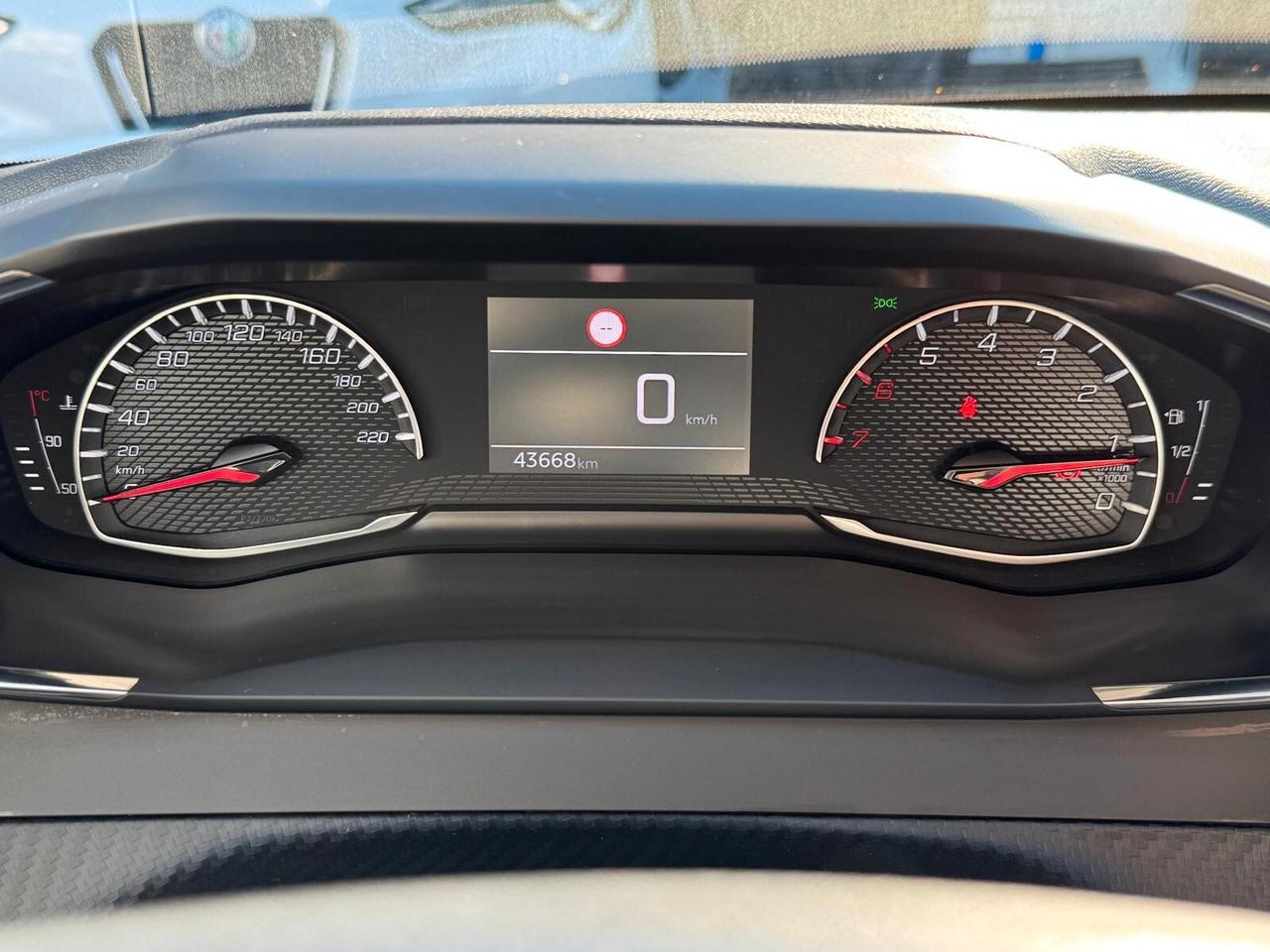 PEUGEOT 1.2 BNZ 100CV 2022 ALLURE 43000KM FULL LED