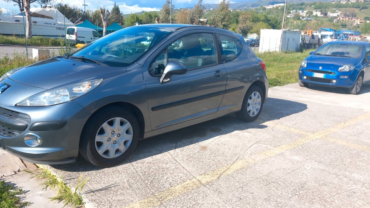 Peugeot 207 1.4 8V 75CV 3p. ONE Line