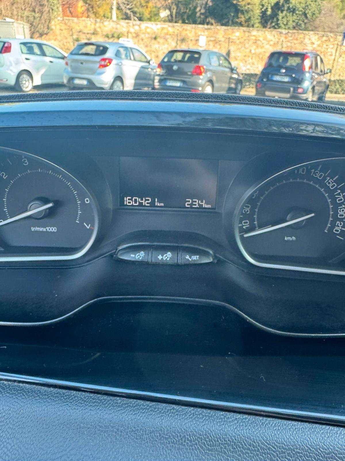 Peugeot 208 PureTech 82 5p. GPL Allure