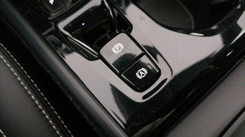 Volvo XC40 2.0 b4 R-design awd auto my21