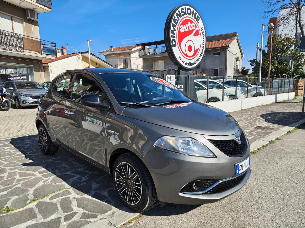 Lancia Ypsilon 1.0 FireFly 5 porte S&S Hybrid Gold Plus