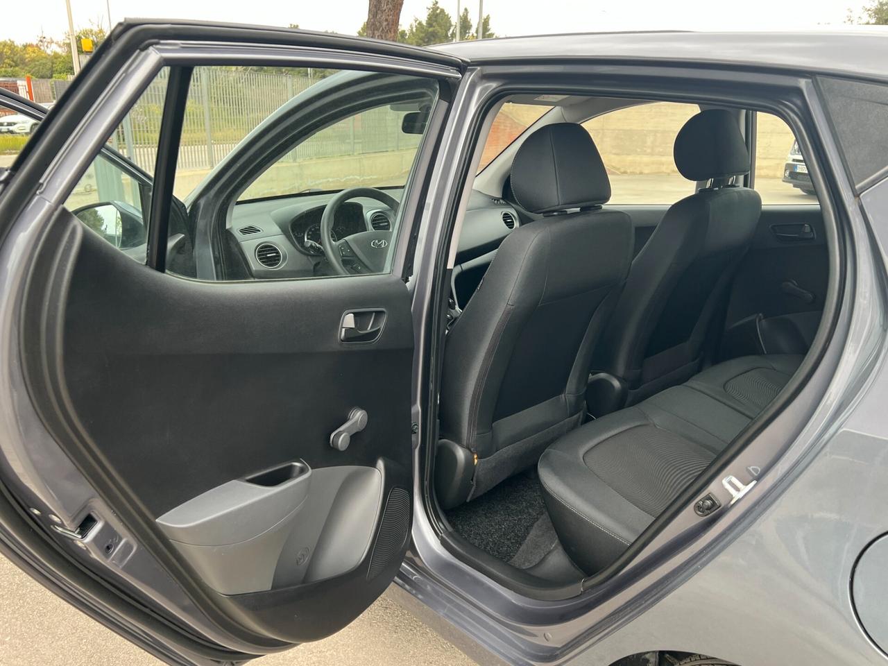 Hyundai i10 1.0 LPGI Econext Login GARANZIA