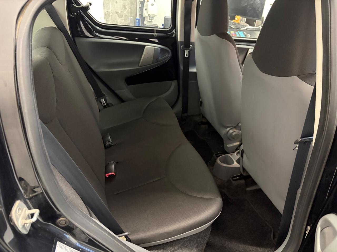 Toyota Aygo 1.0 5 porte Now 12 MESI DI GARANZIA