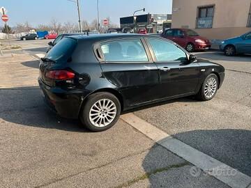 Alfa Romeo 147 1.9 JTD (120) 5 porte Distinctive