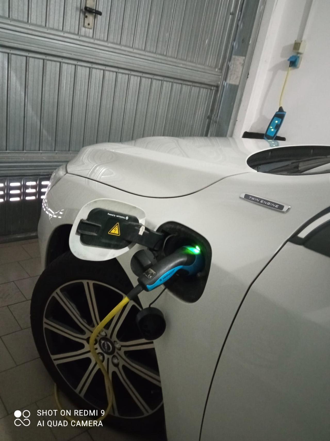 VOLVO V60 D6 Twin Engine Geartronic Momentum