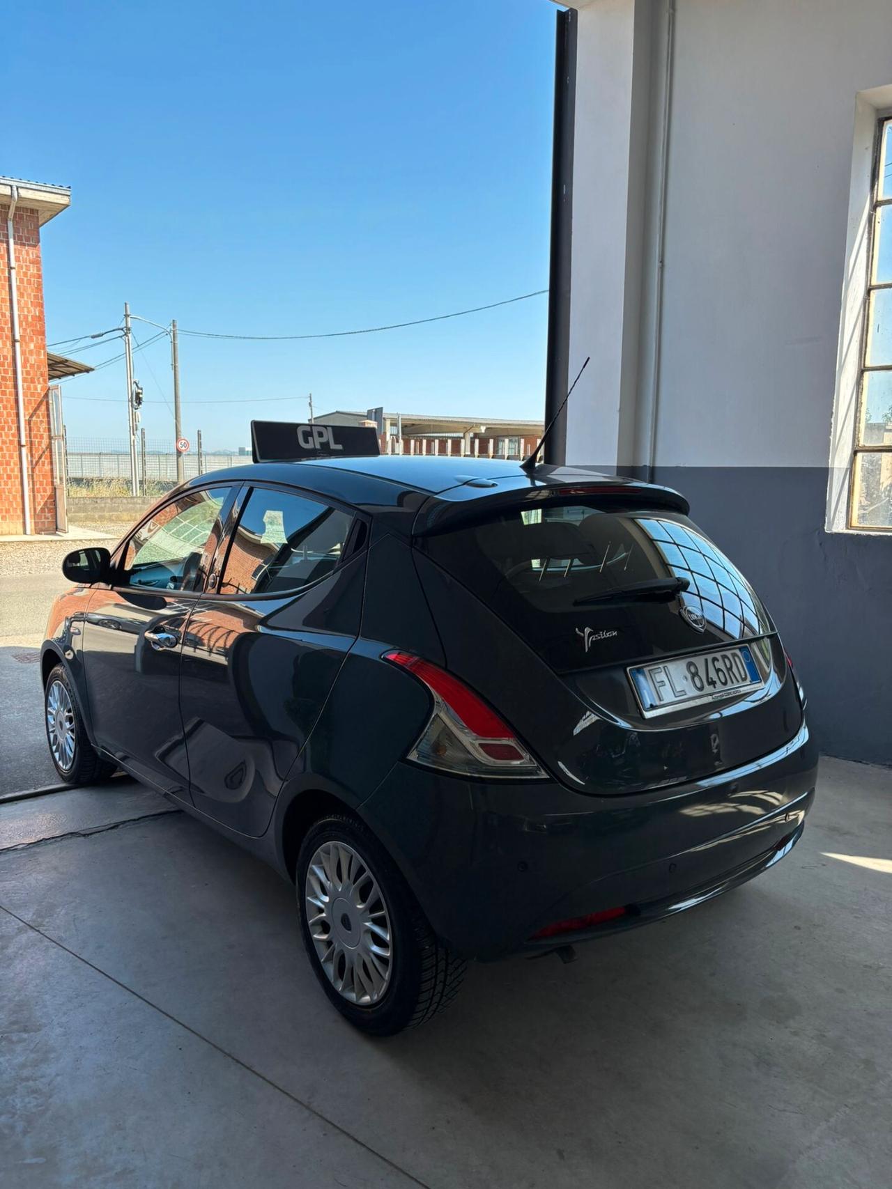 Lancia Ypsilon 1.2 69 CV 5 porte GPL Ecochic Silver