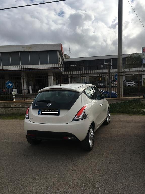 Lancia Ypsilon 1.2 69 CV 5 porte Gold