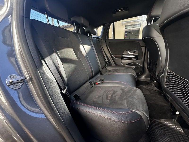 Mercedes-Benz GLA GLA 180D in allestimento Premium / AMG Line