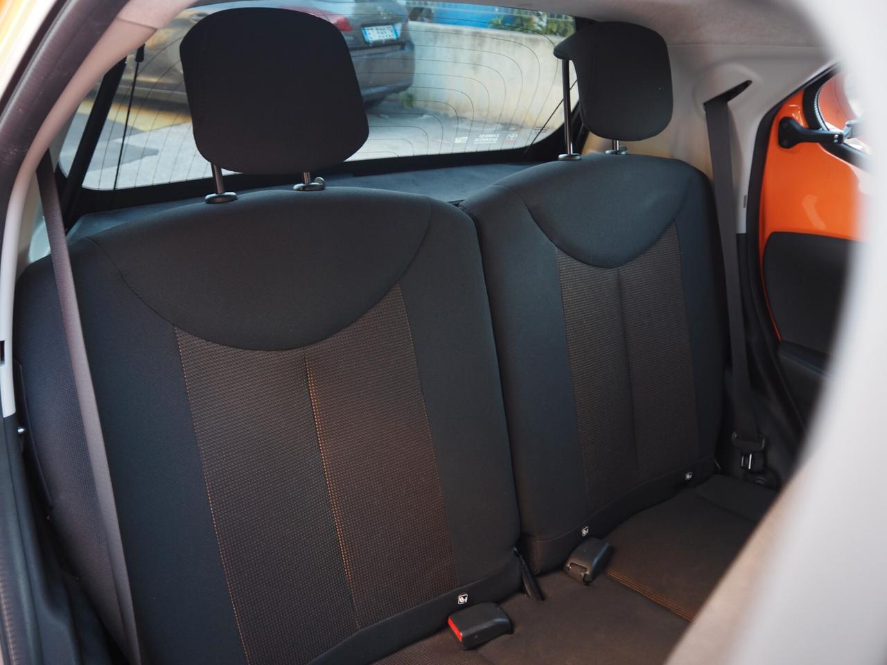Toyota Aygo Connect orange 1.0 VVT-i 72 CV 5 porte x-wave