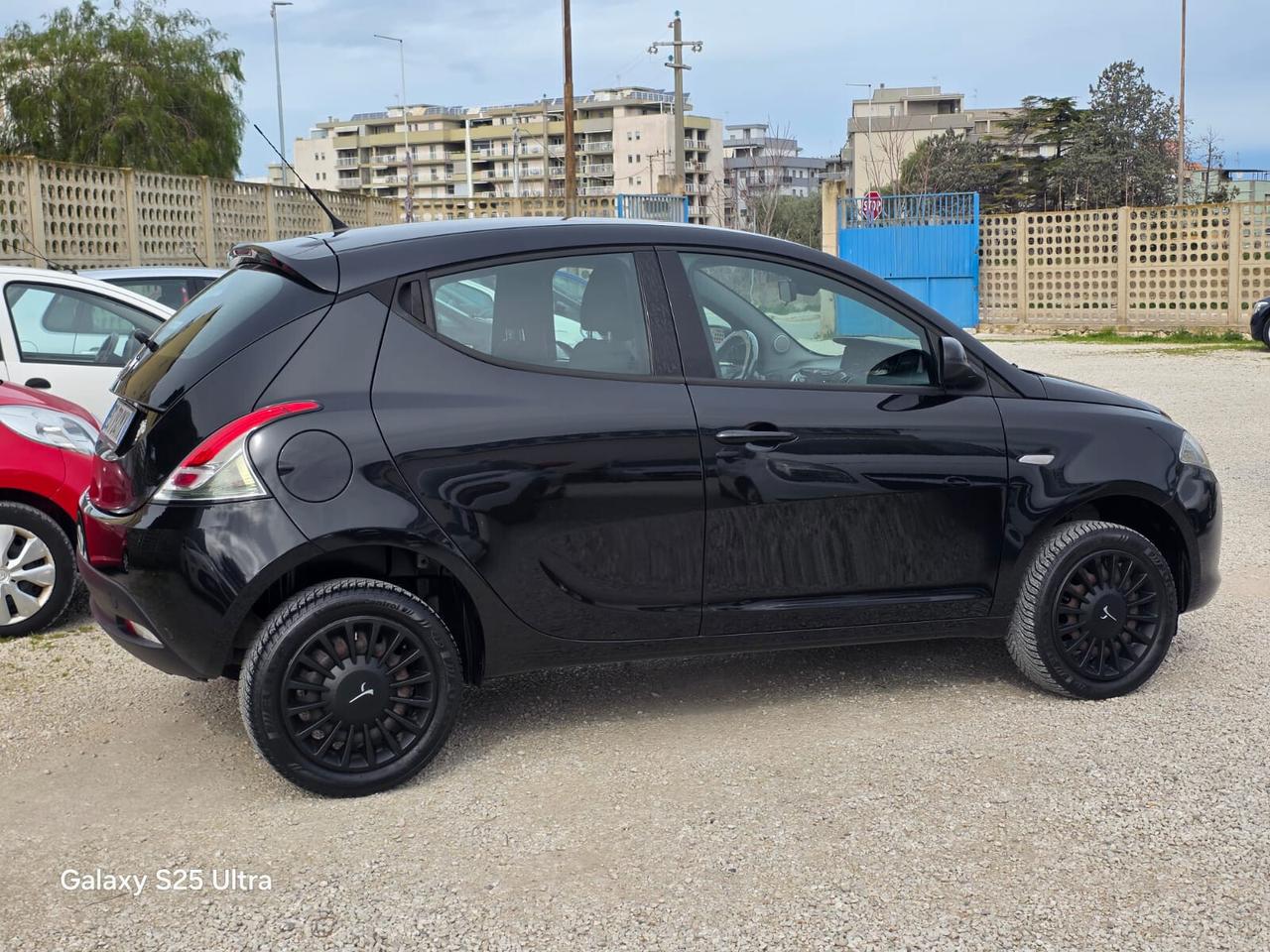 Lancia Ypsilon 0.9 TwinAir 85 CV 5 porte Metano Ecochic Elefantino