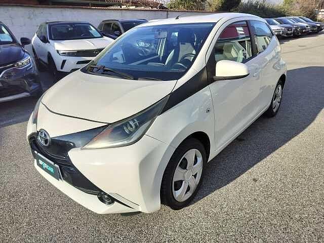Toyota Aygo 1.0 VVT-i 69 CV 5 porte x-play MMT