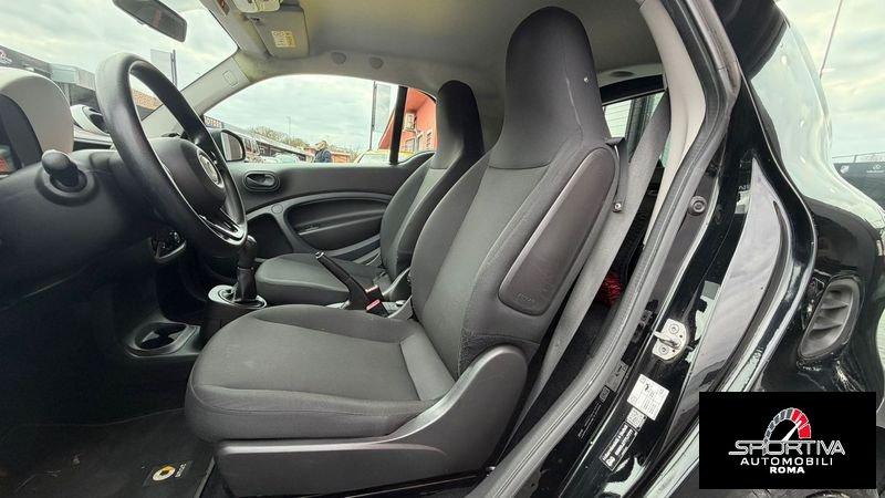 smart fortwo SENSORI DI PARCHEGGIO RATA MENSILE 172,00 EURO 70 1.0 52kW youngster