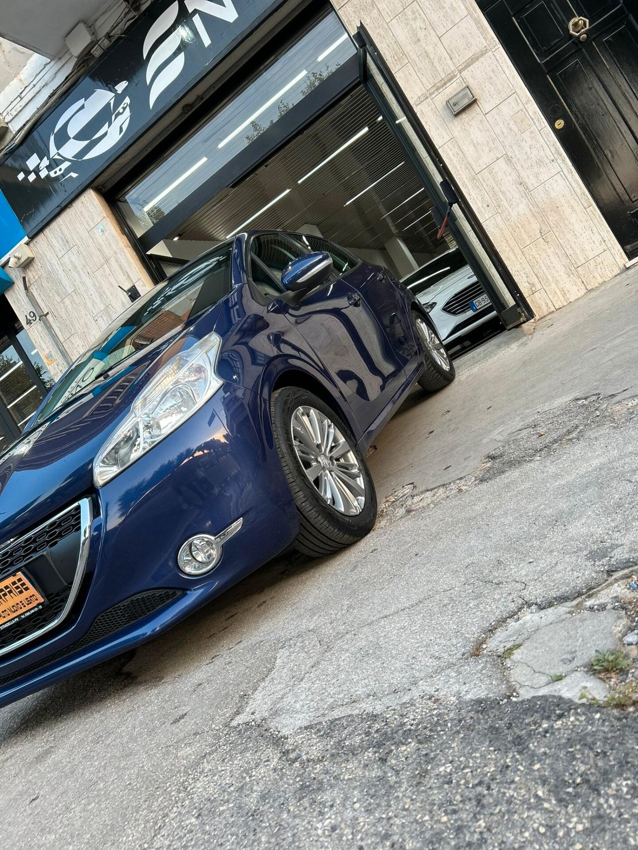 Peugeot 208 1.4 HDi 68 CV 5 porte Allure