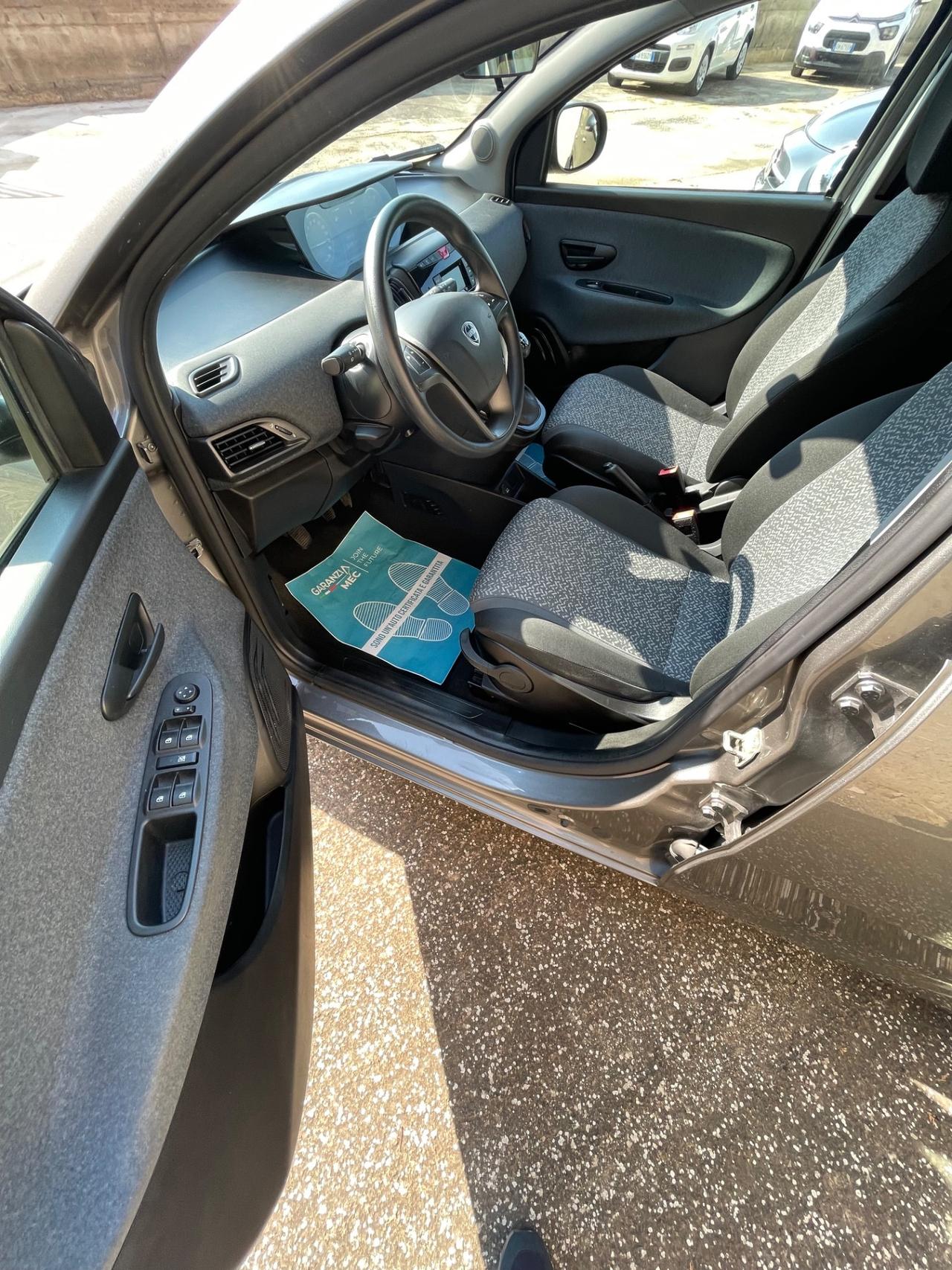 Lancia Ypsilon 1.0 FireFly 5 porte S&S Hybrid Silver Plus