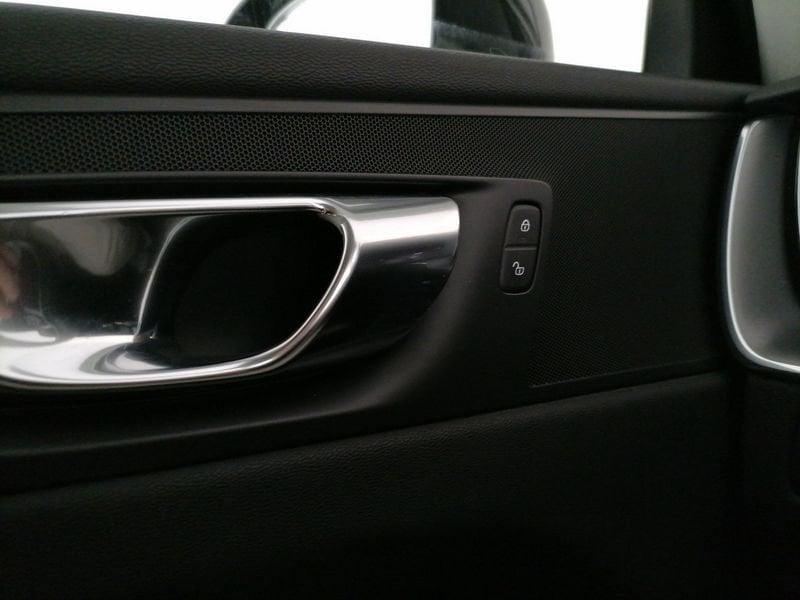 Volvo XC60 2.0 b4 Momentum auto