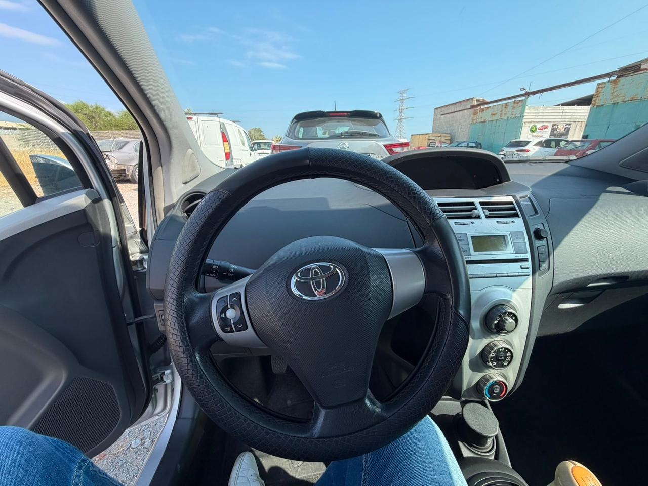 Toyota Yaris Benzina-5 Porte- Neopatentati- Clima