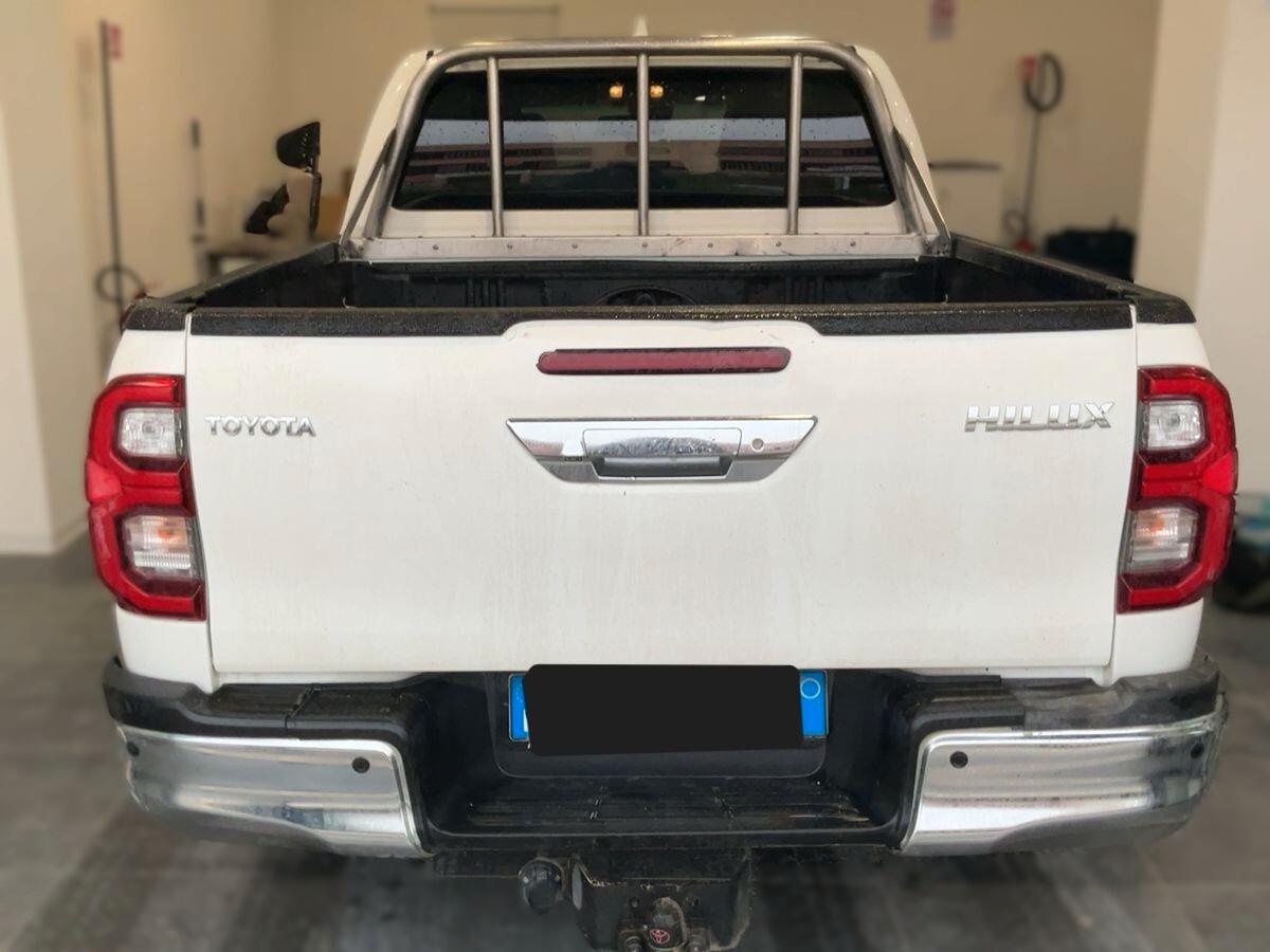 Toyota Hilux 2.8 D-4D Double Cab Executive 4x4 204CV | 02/2022 | 84.200 km