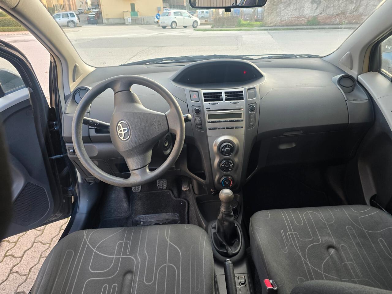 Toyota Yaris 1.0 5 porte Sol