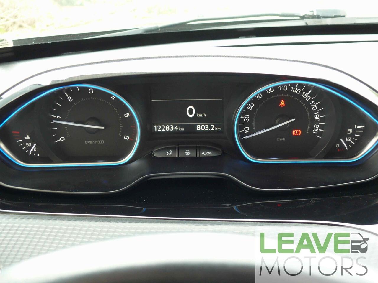 Peugeot 2008 BlueHDi 100 Allure (M1459)