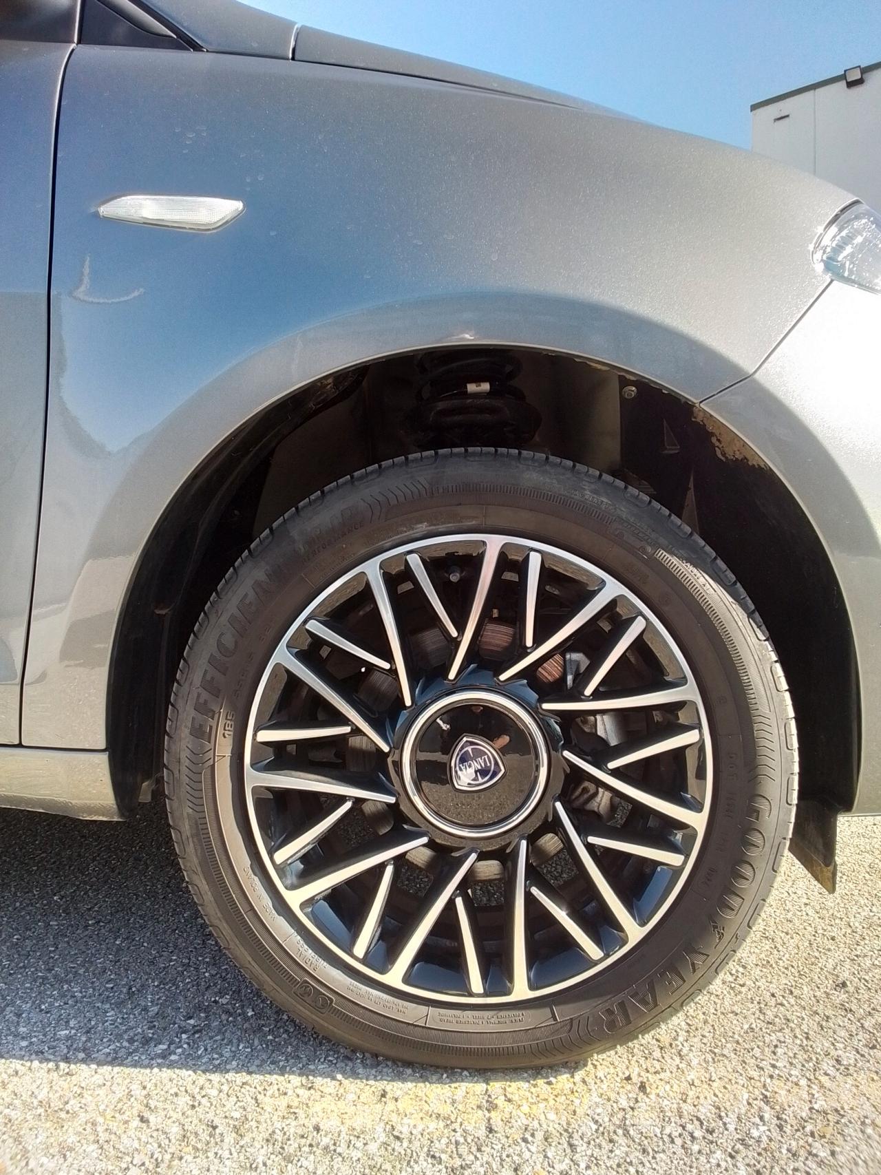 Lancia Ypsilon 1.0 FireFly 5 porte S&S Hybrid Platino