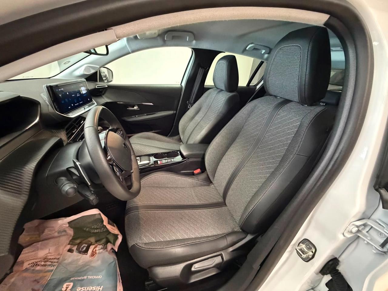 Peugeot 208 Hybrid 100 e-DCS6 Allure a rate da 185 €