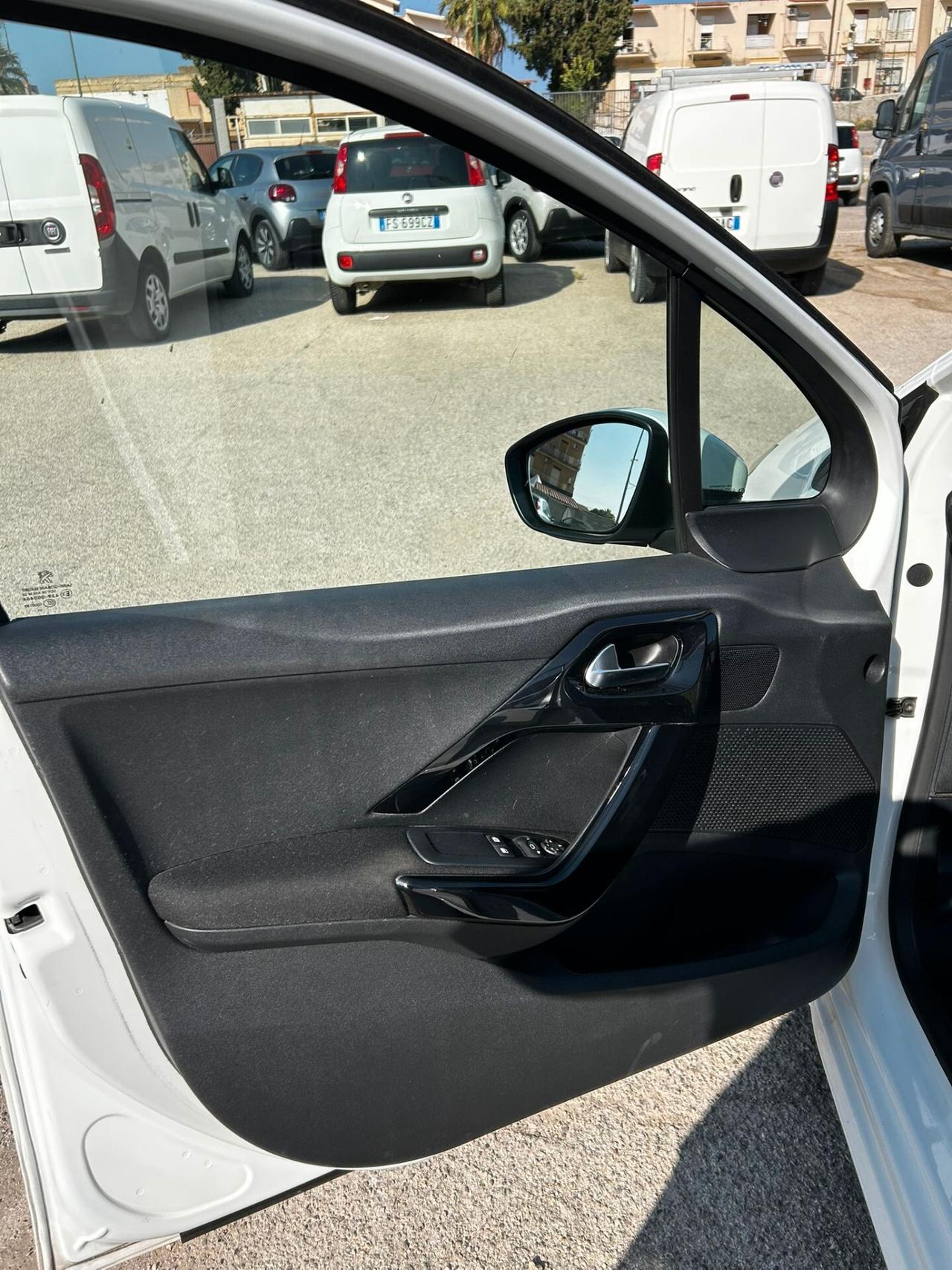 Peugeot 208 BlueHDi 75 5 porte Allure