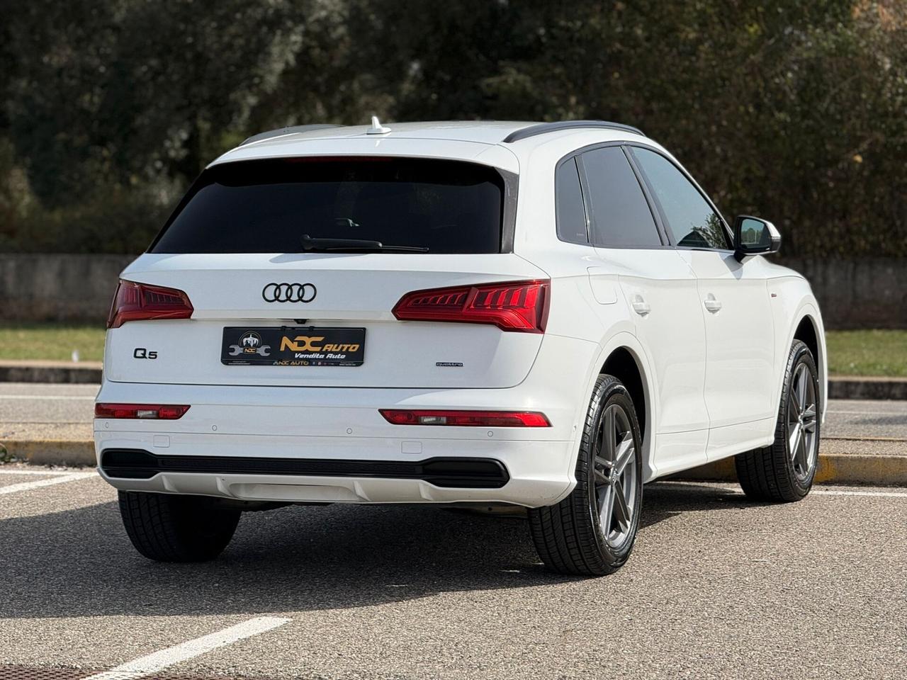 Audi Q5 2.0 TDI quattro S tronic Business Sport