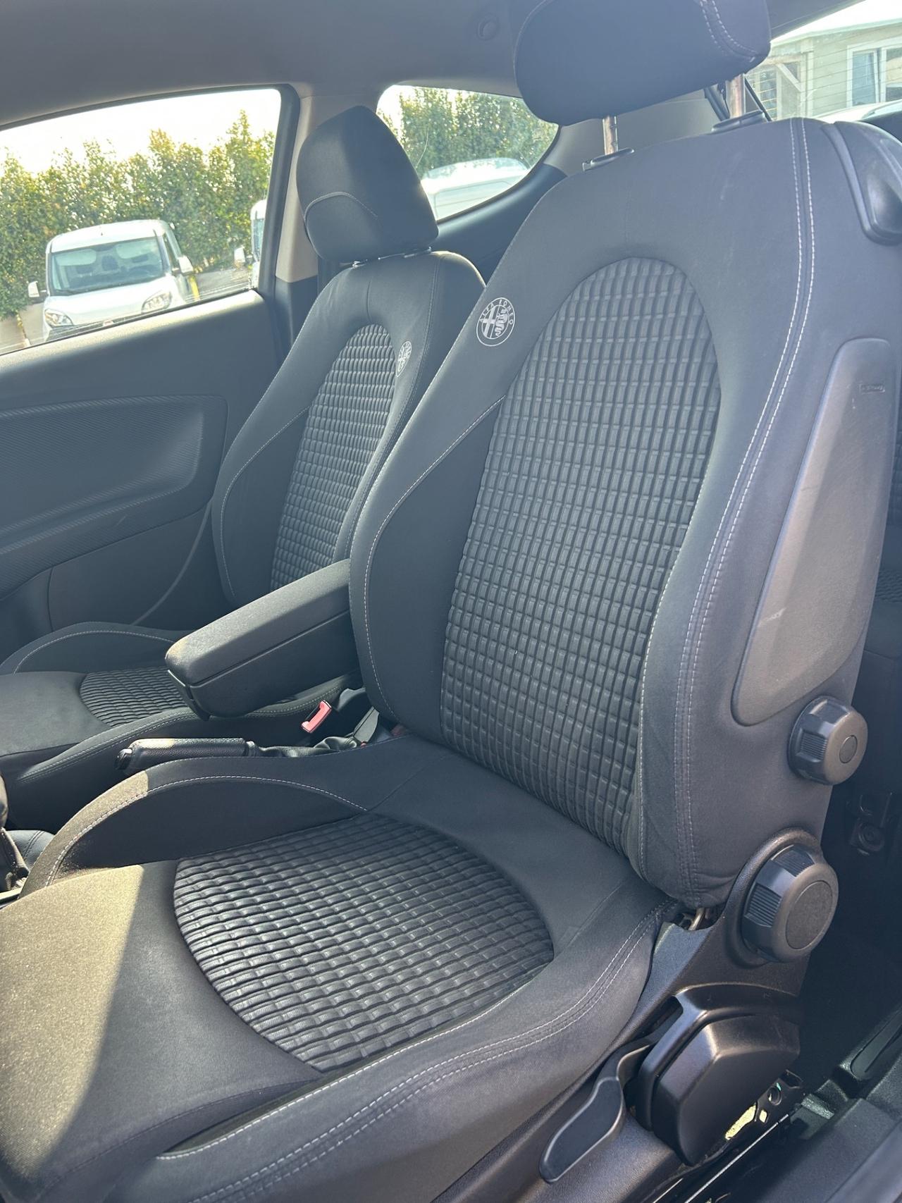 Alfa Romeo MiTo 1.3 JTDm-2 95 CV S&S Distinctive Sport Pack