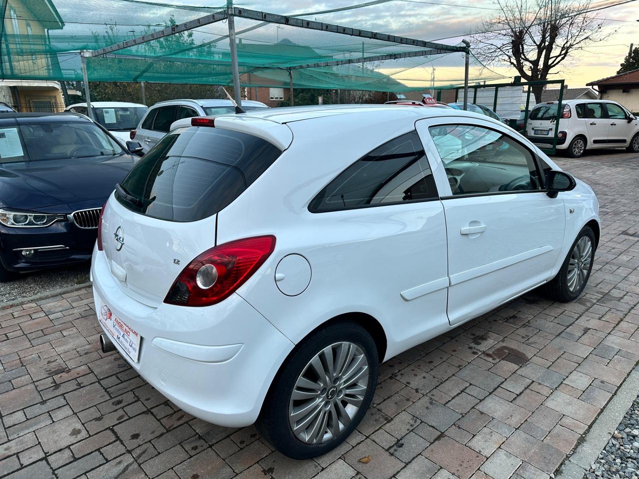 Opel Corsa 1.2 Benzina cambio automatico