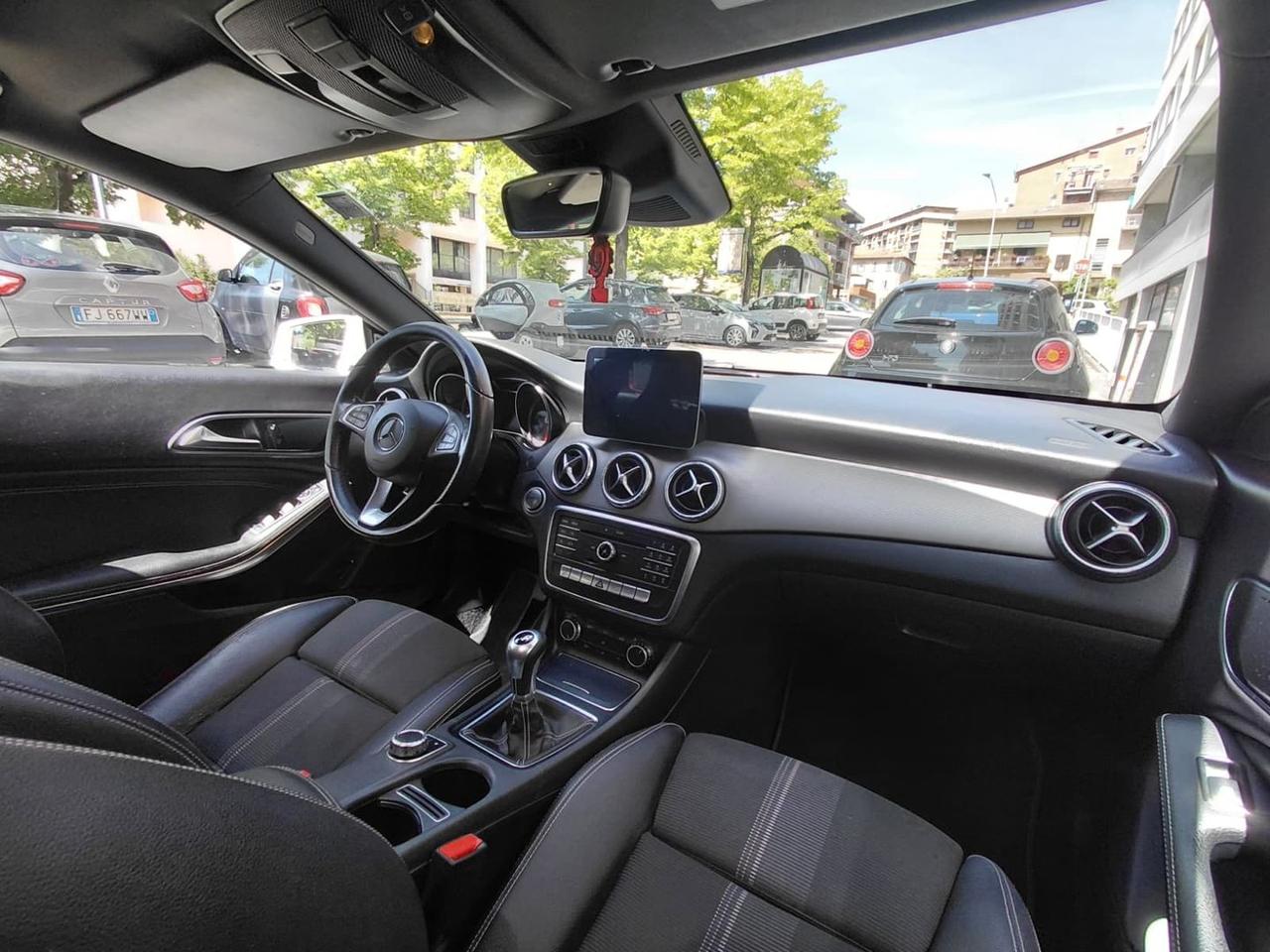 Mercedes-Benz CLA 180 Executive Shooting Br #11009