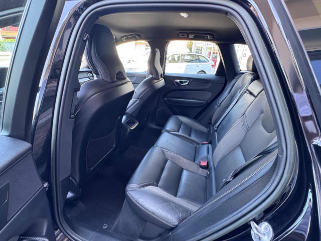 VOLVO XC60 B4 (d) AWD automatico Plus Dark