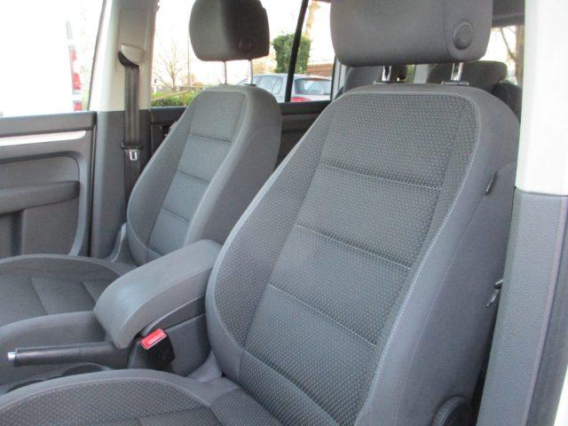 VOLKSWAGEN Touran 1.6 TDI DSG Comfortline 7 POSTI/Navi/Sensori