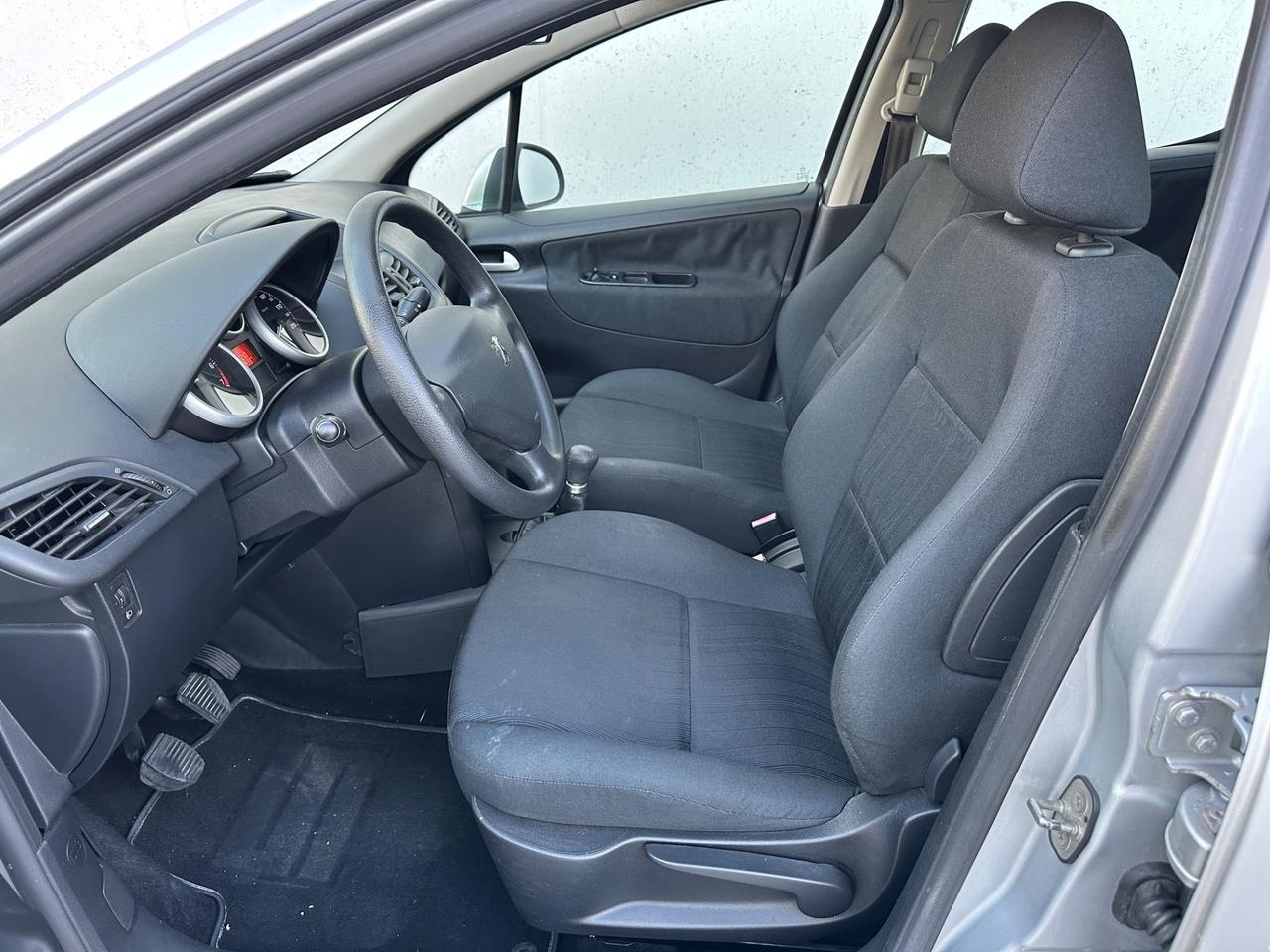 Peugeot 207 1.4 8V 75CV 5p. X Line