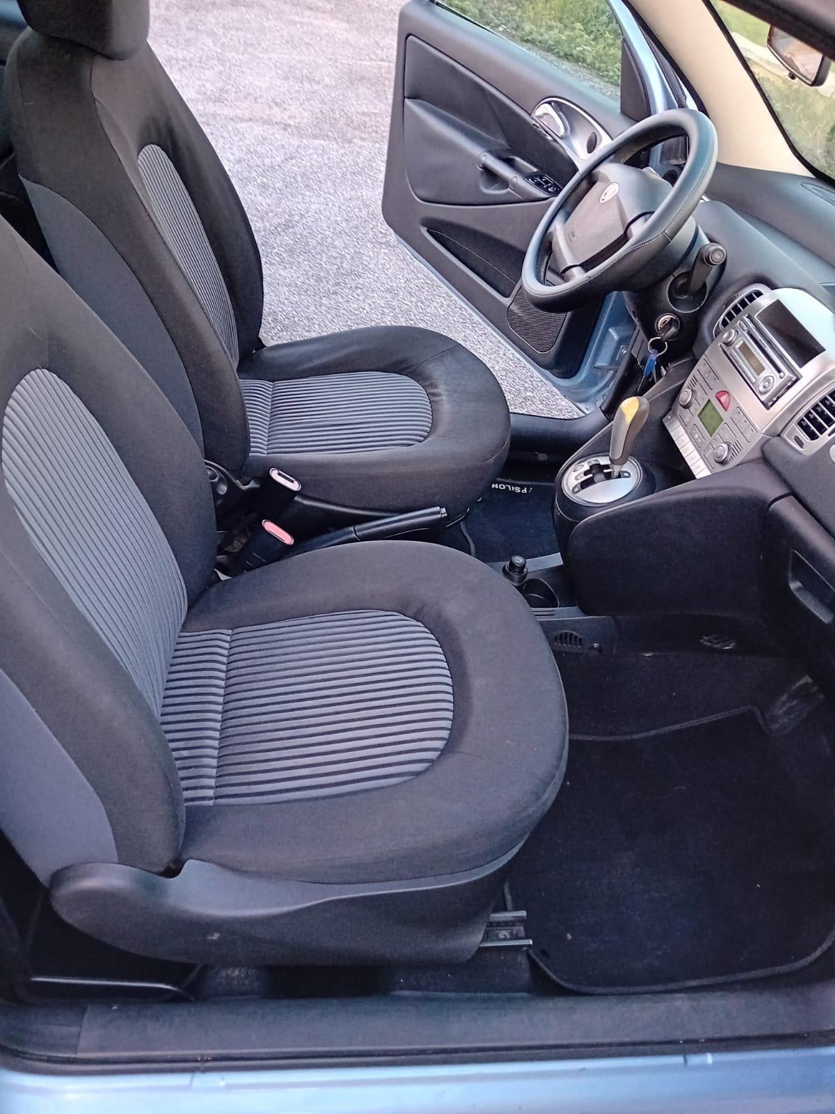 Lancia Ypsilon 1.3 MJT 75 CV Oro
